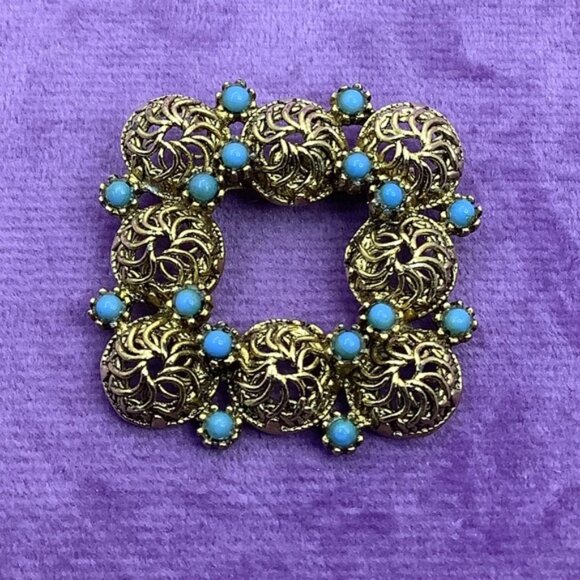 unsigned Jewelry - Vintage Stylish early 1950 Gold and Turquoise Brooch